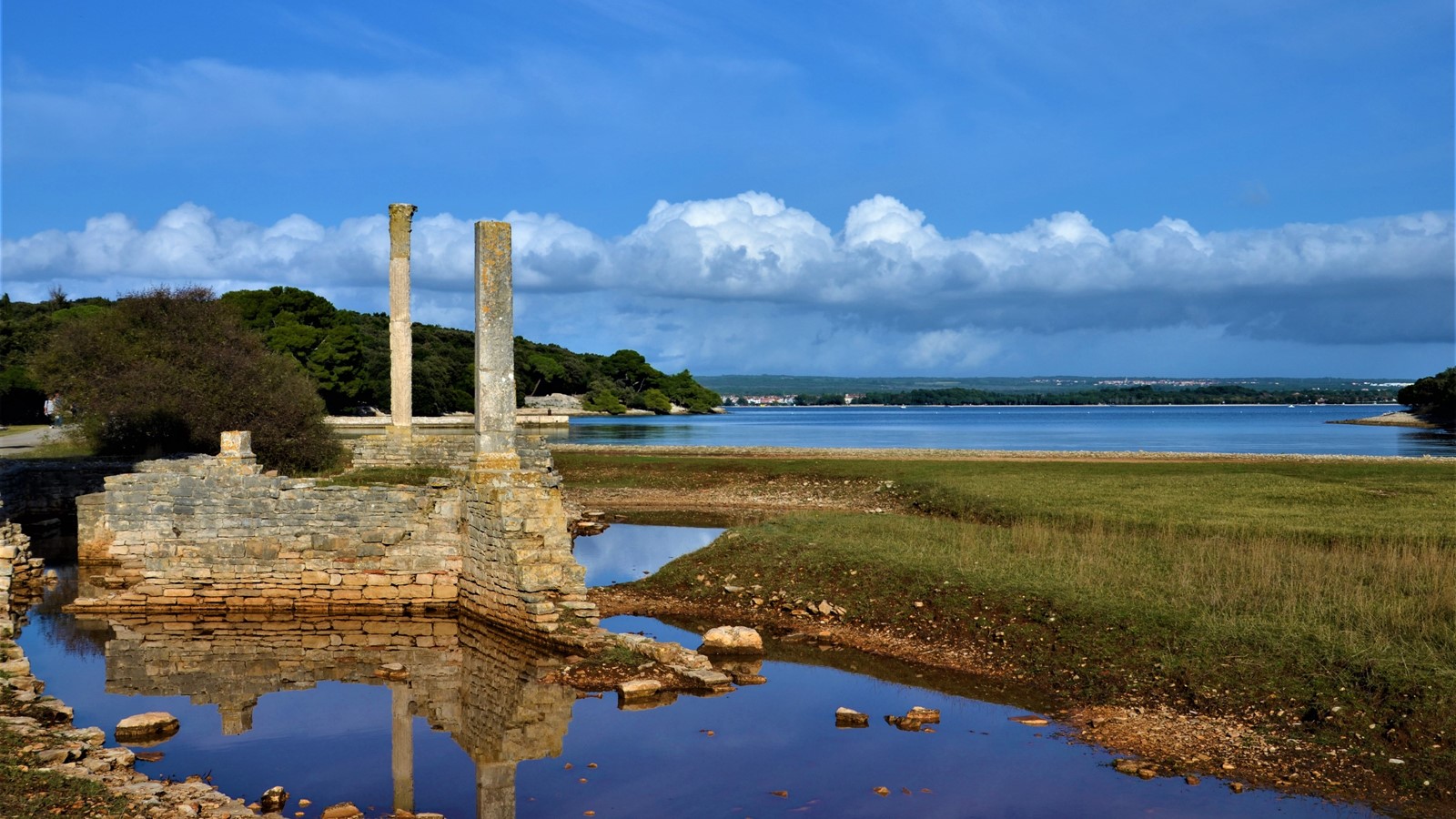 Verige bay - roman ruins